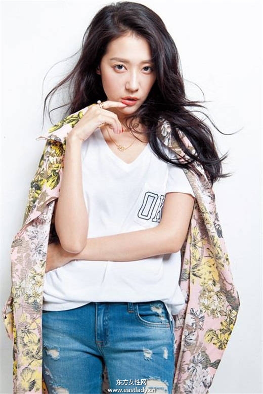 孙佳人李圣经演绎烟燻妆+辣妹风穿搭