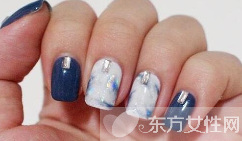 时尚的晕染美甲自然少不了宝蓝色
