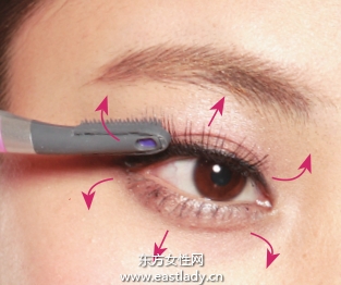 用睫毛夹提升睫毛卷翘度