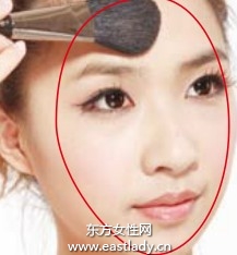 立体熟练底妆 实现小脸形