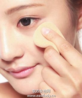 膏状粉底营造持久遮盖光感底妆