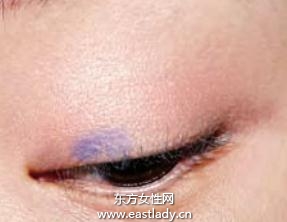 眼妆教程打造中性风牛仔蓝眼妆