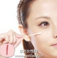 用遮瑕品遮瑕痘痘的化妆技巧
