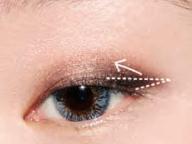 单眼皮MM深邃酒红微醺妆眼妆画法