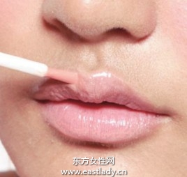 使唇膏不容易脱色的唇妆教程