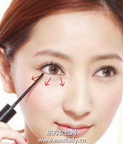 延长眼形的眼线画法