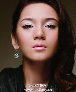 用遮瑕品遮瑕为什么总要堆很厚的粉才能遮住