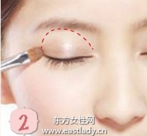 延长眼形的眼线画法