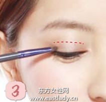 延长眼形的眼线画法