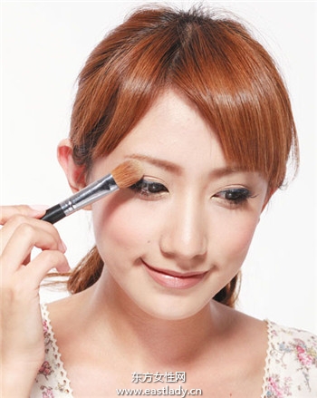 波西米亚裸妆彰显浪漫与自信