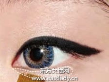 单眼皮化妆技巧之欧美范十足的眼线妆