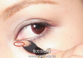 眼影基本画法提升面部立体感