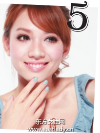 轻盈无瑕透明裸效底妆的画法