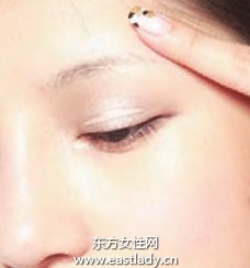 简单小技巧令眉妆打理更顺手