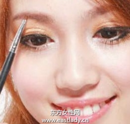 半包围式妆容画法成就少女纯真浪漫