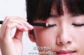 小小眼线画出大眼效果