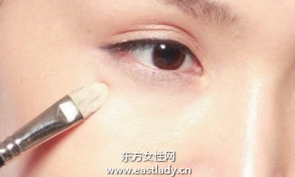 遮盖黑眼圈提亮眼周黯沉肤色