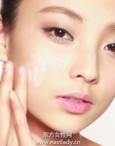 肌肤遮瑕法遮盖鼻部毛孔粗大