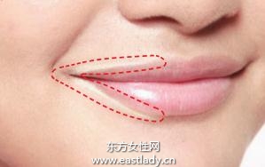 遮瑕霜矫正唇周与嘴角色素沉淀