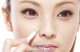 化妆教程之使用遮瑕膏遮盖明显毛孔