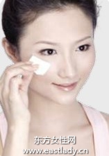 简单六步轻松卸掉睫毛膏