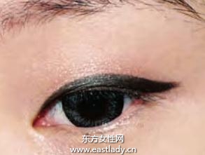 化妆技巧之使用眼影膏打造夏季清凉妆