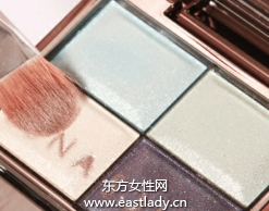 混血感透明蓝色眼妆的画法