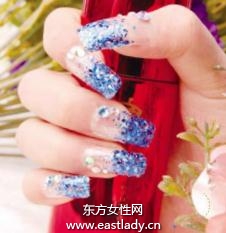 美甲教程之打造神秘蓝色镶钻美甲