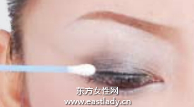 如何描画醉眼迷离的烟熏眼妆