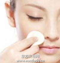 通过粉饼轻松遮瑕提升肌肤质感