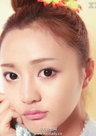 化妆教程之基本款棕色眼影的使用步骤