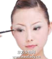 如何描画醉眼迷离的烟熏眼妆