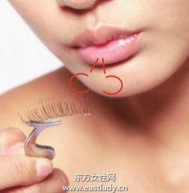 透明无梗型假睫毛的贴法图解