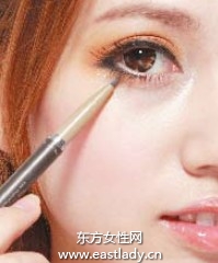 半包围式妆容画法成就少女纯真浪漫