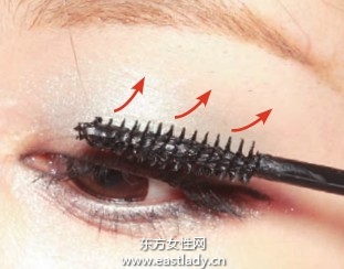 使用睫毛膏打造美丽睫毛