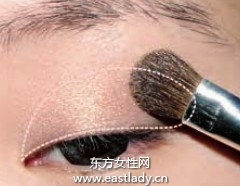 上扬眼线画法立马打造神采奕奕电眼