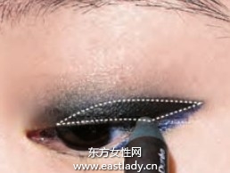彩色眼线笔画出美美大眼妆