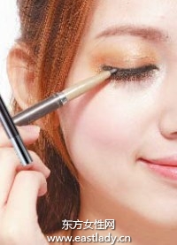 半包围式妆容画法成就少女纯真浪漫