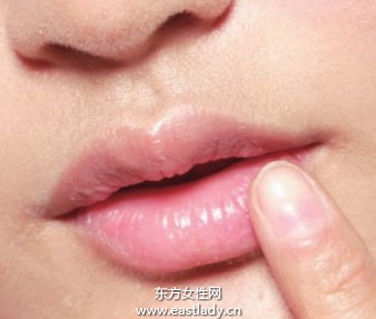 唇妆前护理唇膏更好着色