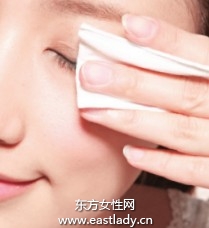 彻底卸妆是保持肌肤健康的前提