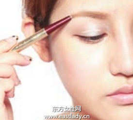 简单小技巧令眉妆打理更顺手