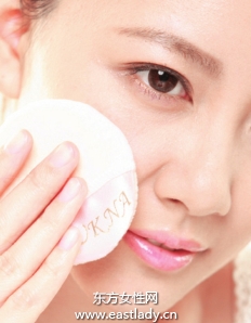 粉底液混搭粉饼防止脱妆