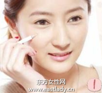 化妆教程之使用遮瑕膏遮盖脸部小瑕疵