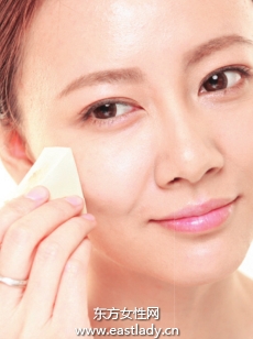 肌肤遮瑕法解决干燥与细纹