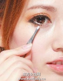 半包围式妆容画法成就少女纯真浪漫