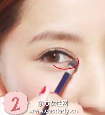 延长眼形的眼线画法