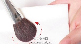 强调骨骼结构的腮红画法