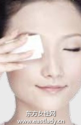 简单六步轻松卸掉睫毛膏