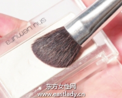 提亮脸颊倒三角区提升妆容透明度