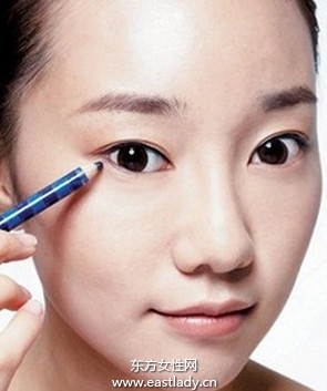 小编教你怎么画眼线好看